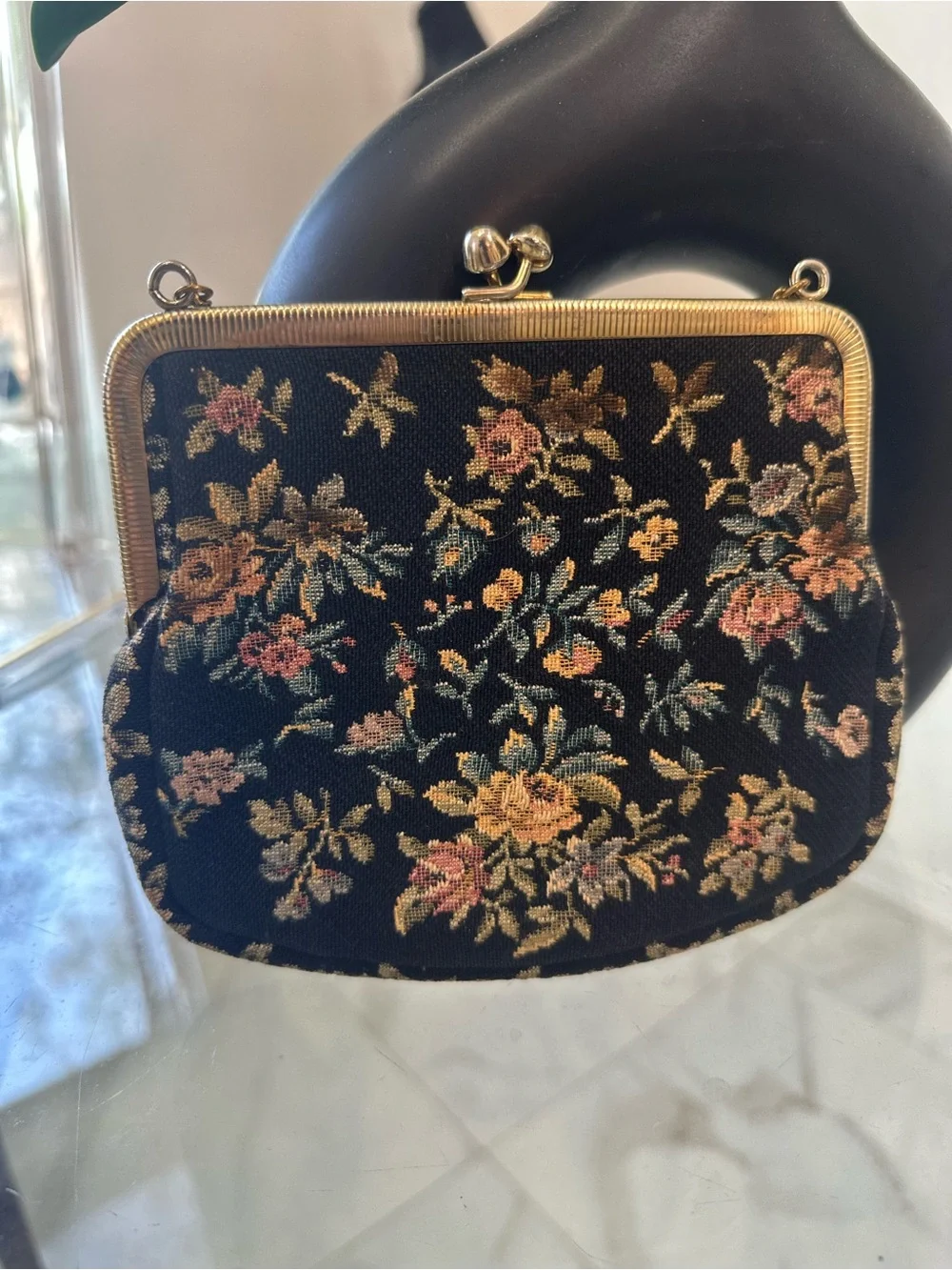 Delill stylish black